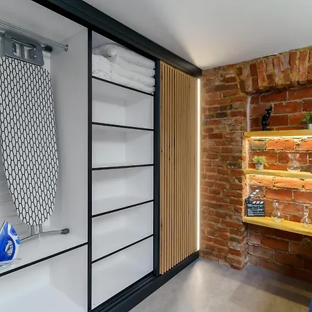 Moviecity Piotrkowska 92 아파트 우치